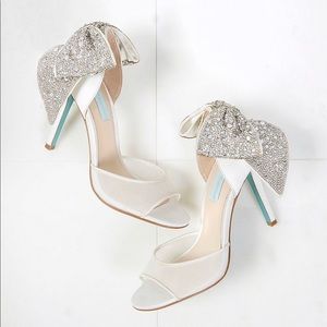 Brand-new Blue by Betsey Johnson Blaze Heels, 6.5